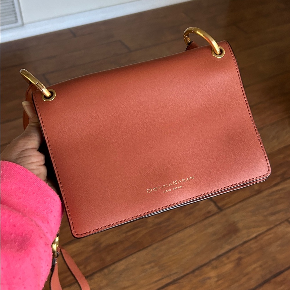 Donna Karan Leather Crossbody Bag adjustable strap - Picture 15 of 16